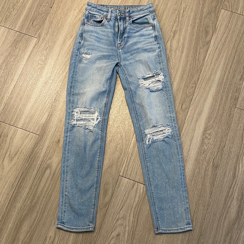 “Mom” jeans American Eagle